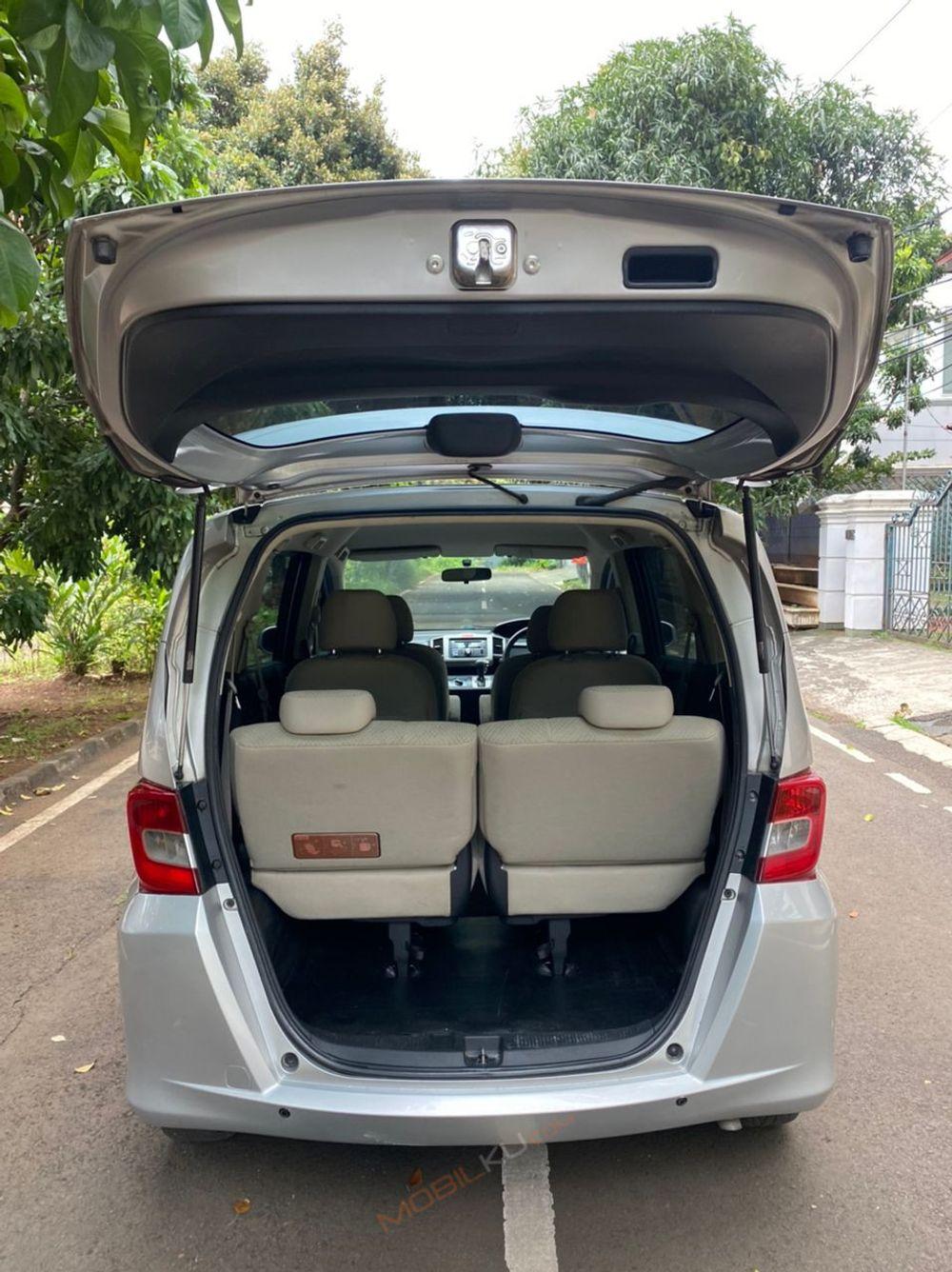 Mobil Honda Freed 2012