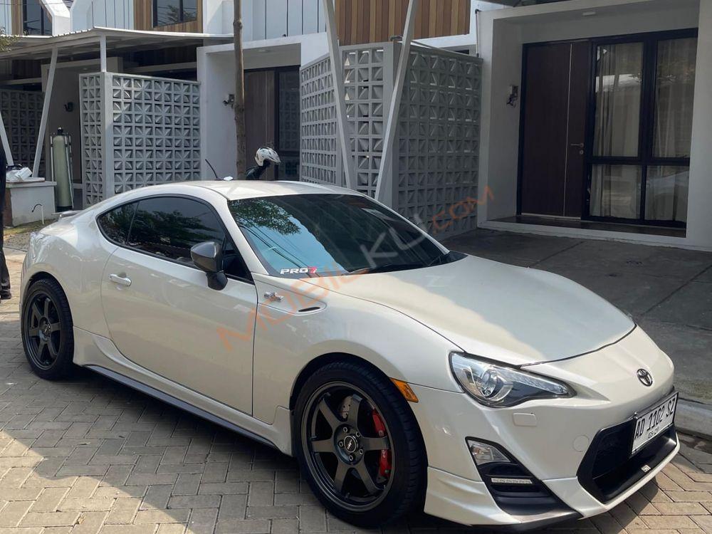 Mobil Toyota 86 2013