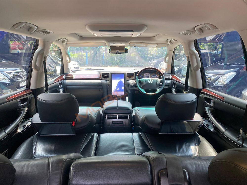 Mobil Lexus LX 2011