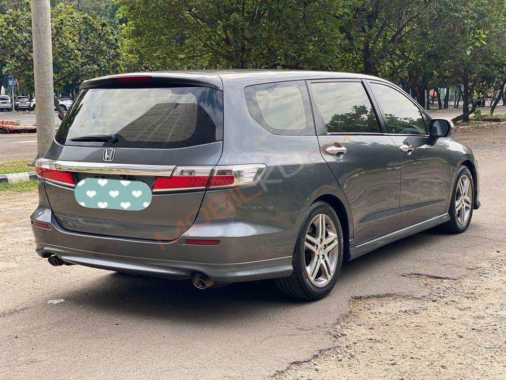 Mobil Honda Odyssey 2012