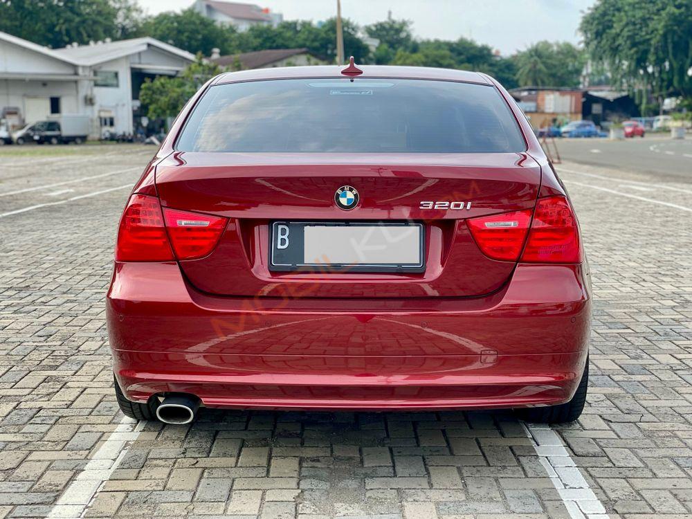 Mobil BMW 3 Series 2011