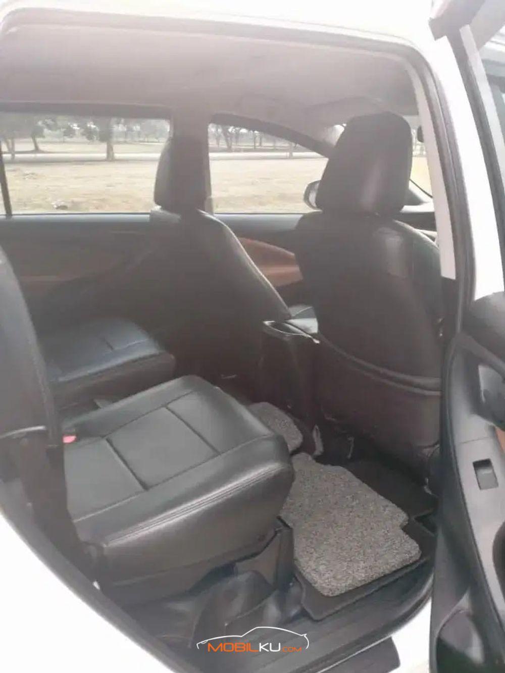 Mobil Toyota Kijang Innova 2018