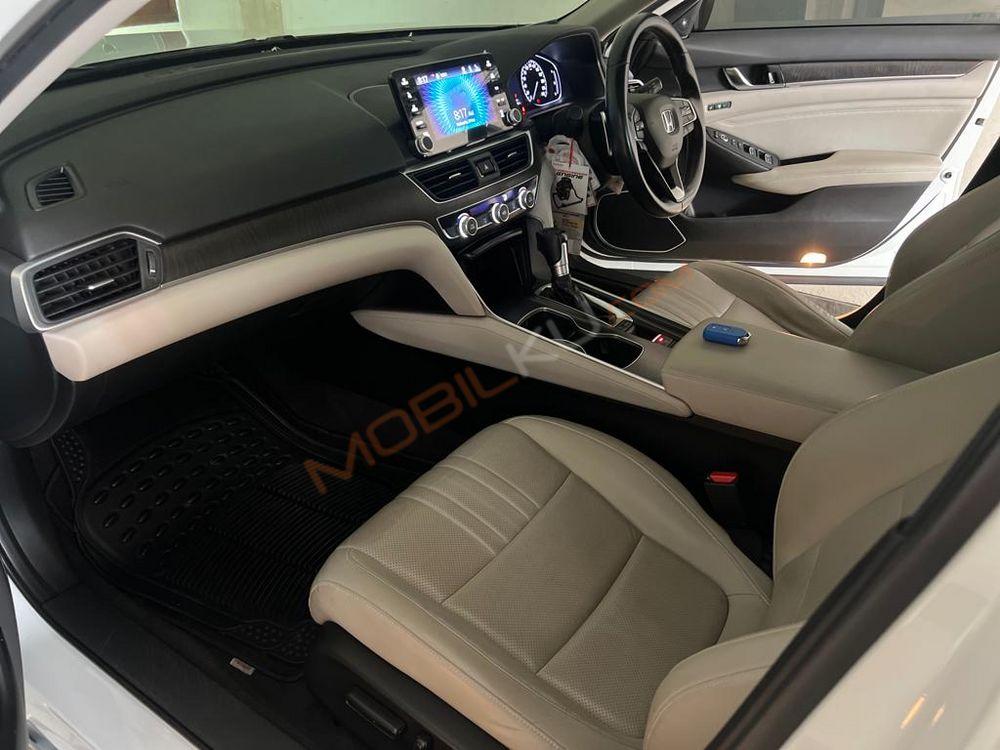 Mobil Honda Accord 2019