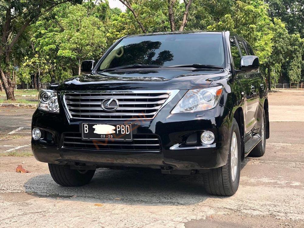 Mobil Lexus LX 2010
