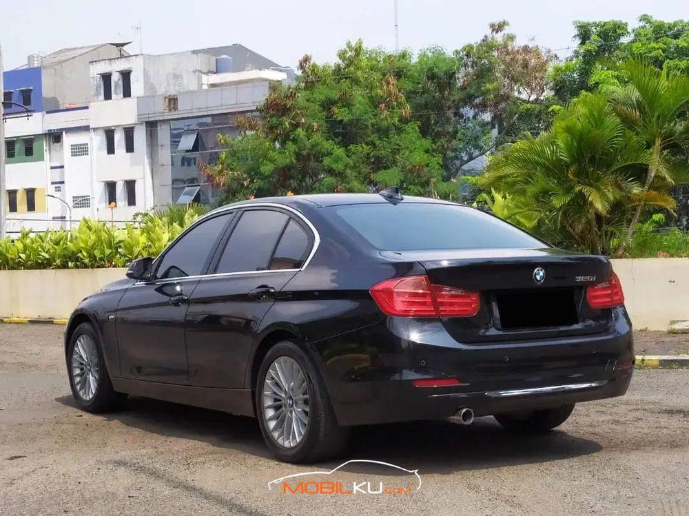 Mobil BMW 3 Series 2014