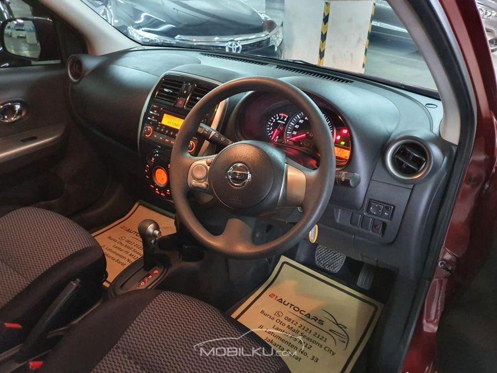 Mobil Nissan March 2016