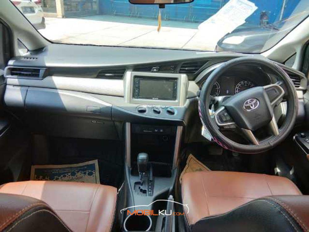 Mobil Toyota Kijang Innova 2017