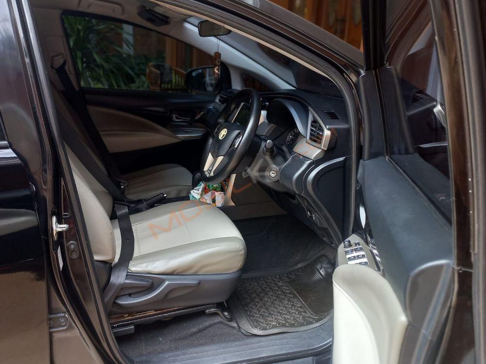 Mobil Toyota Kijang Innova 2016