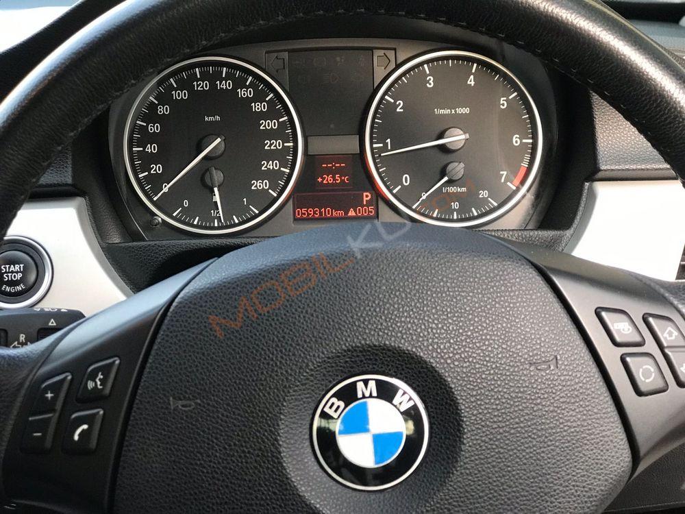 Mobil BMW 3 Series 2010