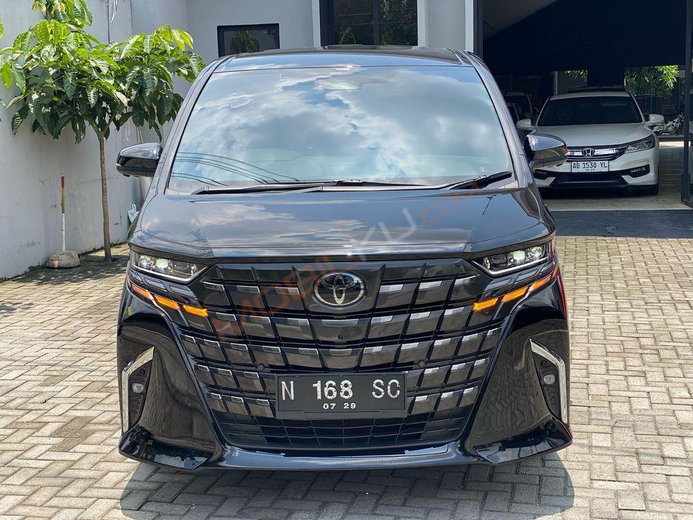 Mobil Toyota Alphard 2024