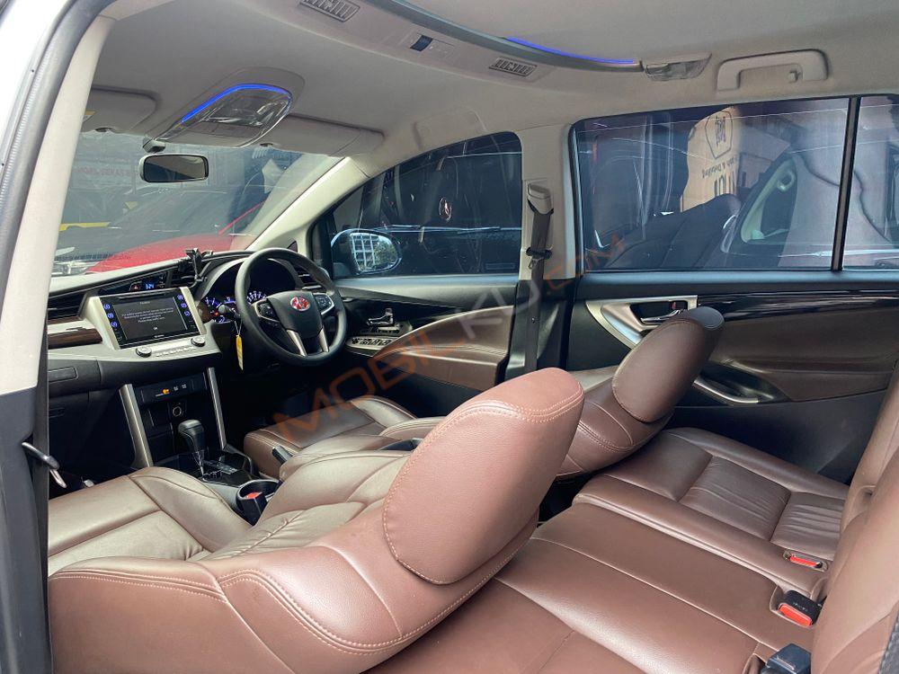 Mobil Toyota Kijang Innova 2016