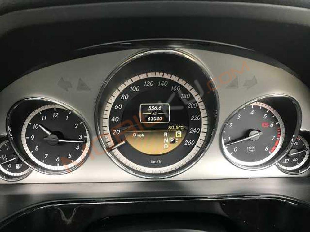 Mobil Mercedes-Benz E-Class 2012