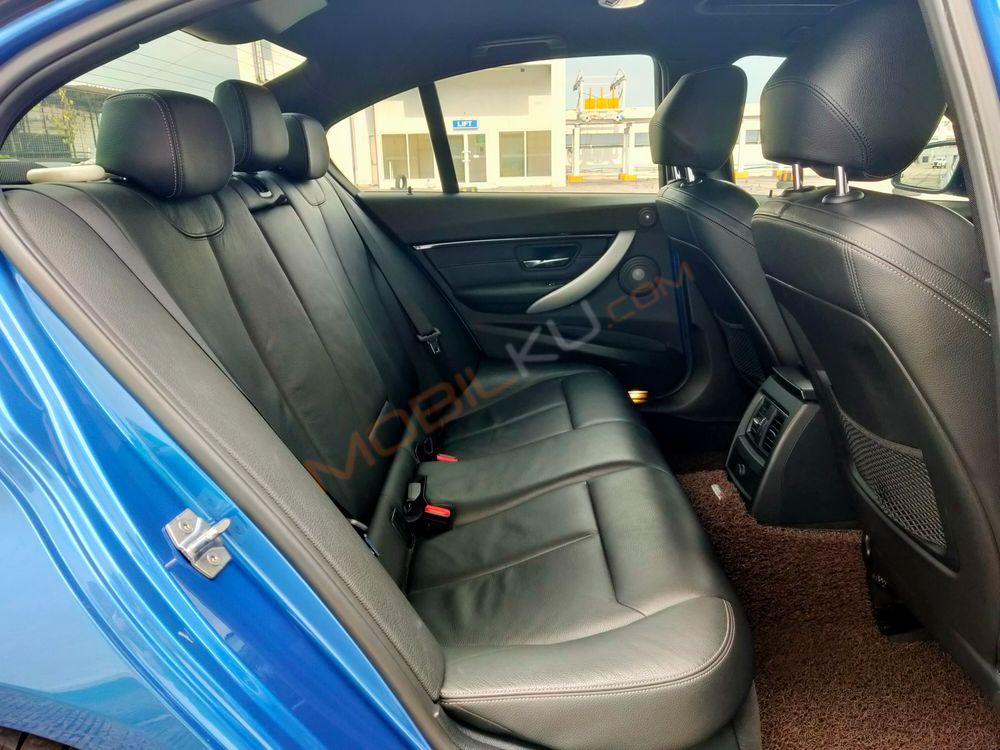 Mobil BMW 3 Series 2016