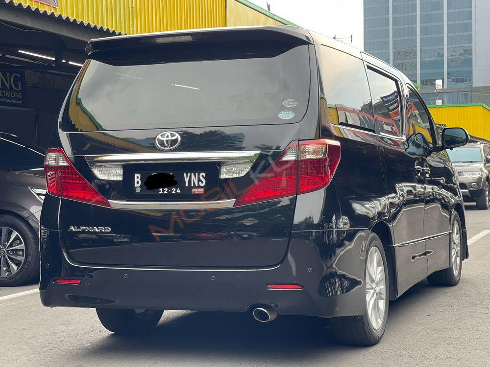 Mobil Toyota Alphard 2009