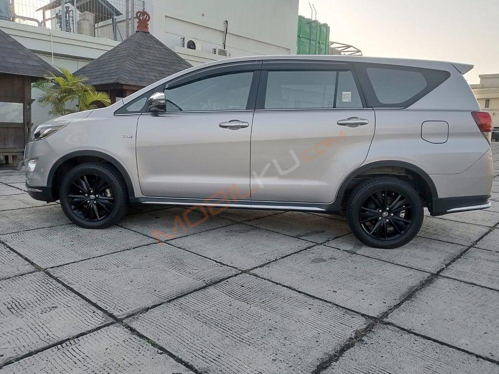 Mobil Toyota Kijang Innova 2019