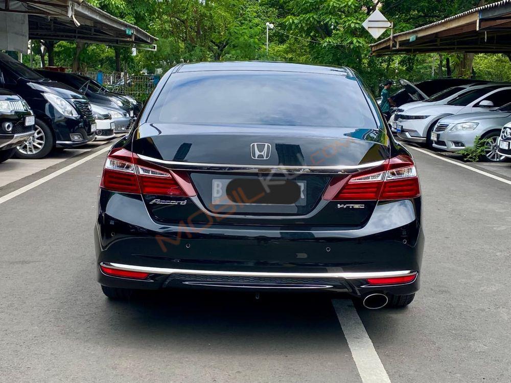 Mobil Honda Accord 2016