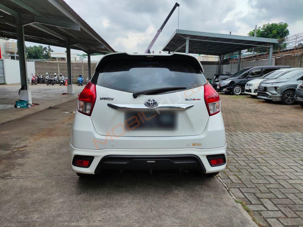 Mobil Toyota Yaris 2015