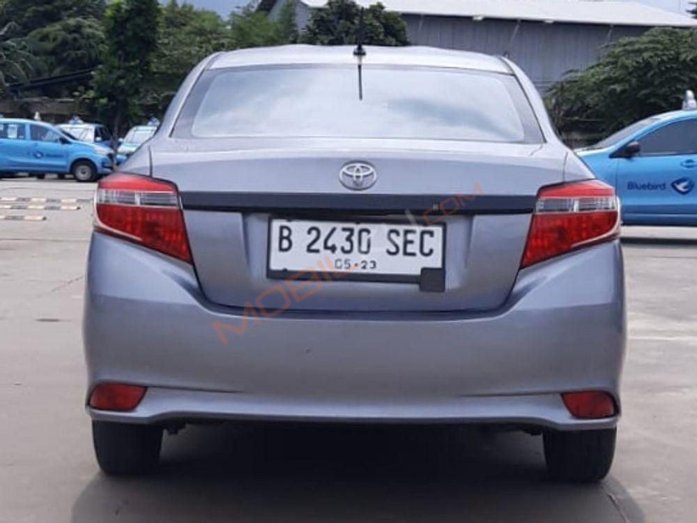 Mobil Toyota Limo 2014