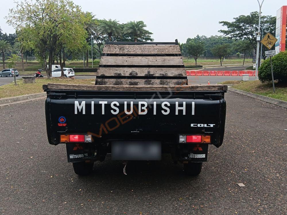 Mobil Mitsubishi L300 2022