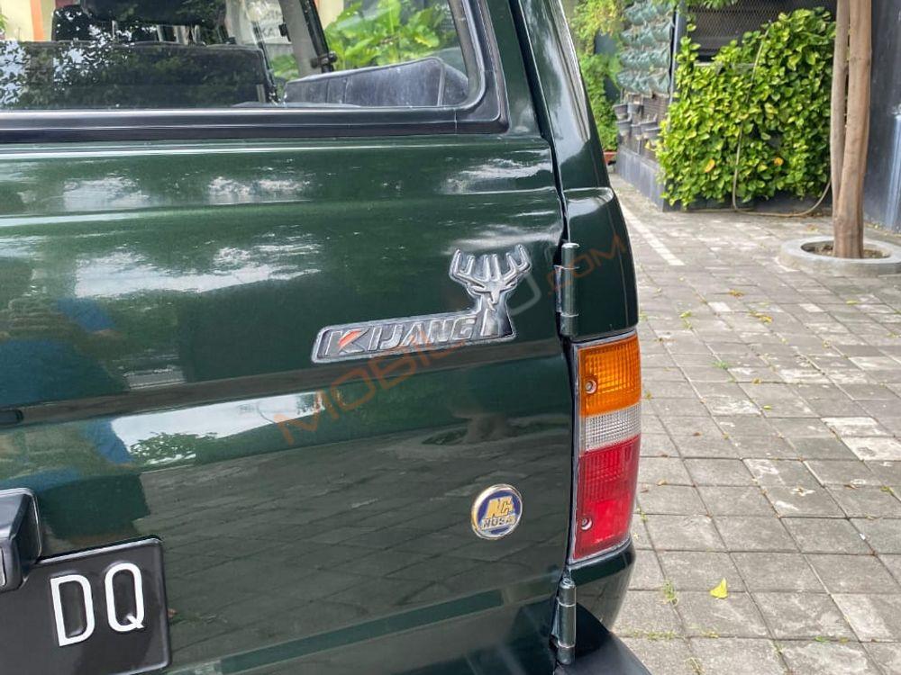 Mobil Toyota Kijang 1996