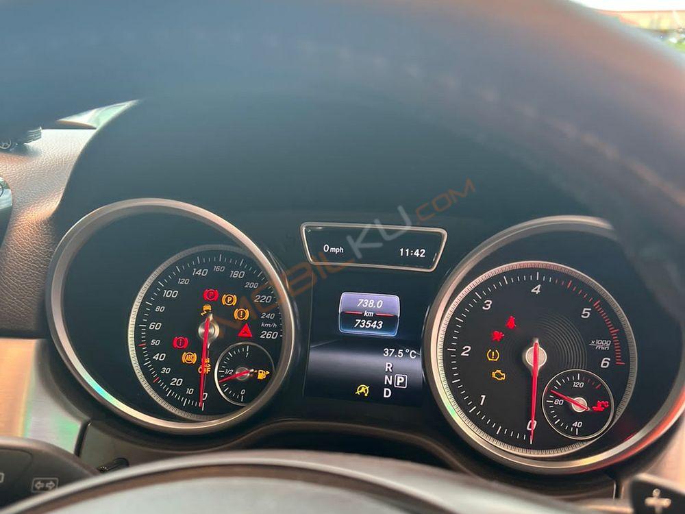 Mobil Mercedes-Benz GLE 2017