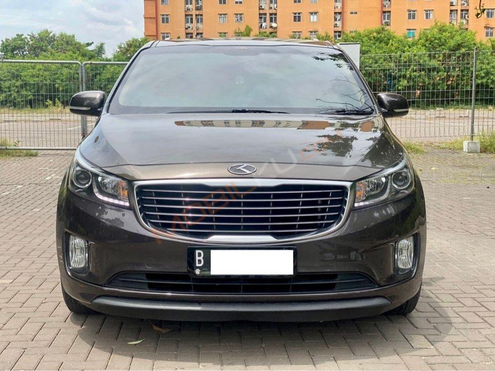 Mobil Kia Sedona 2017