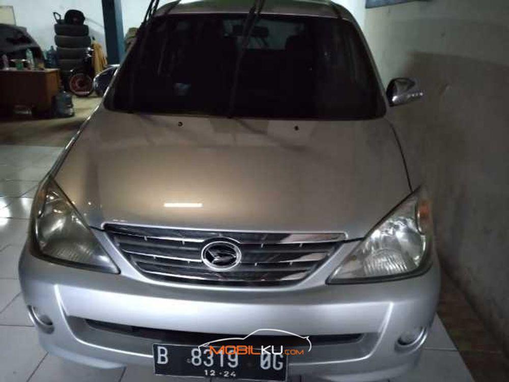 Mobil Daihatsu Xenia 2012