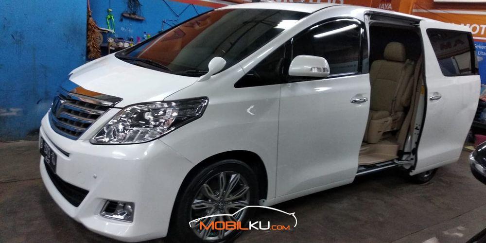 Mobil Toyota Alphard 2014