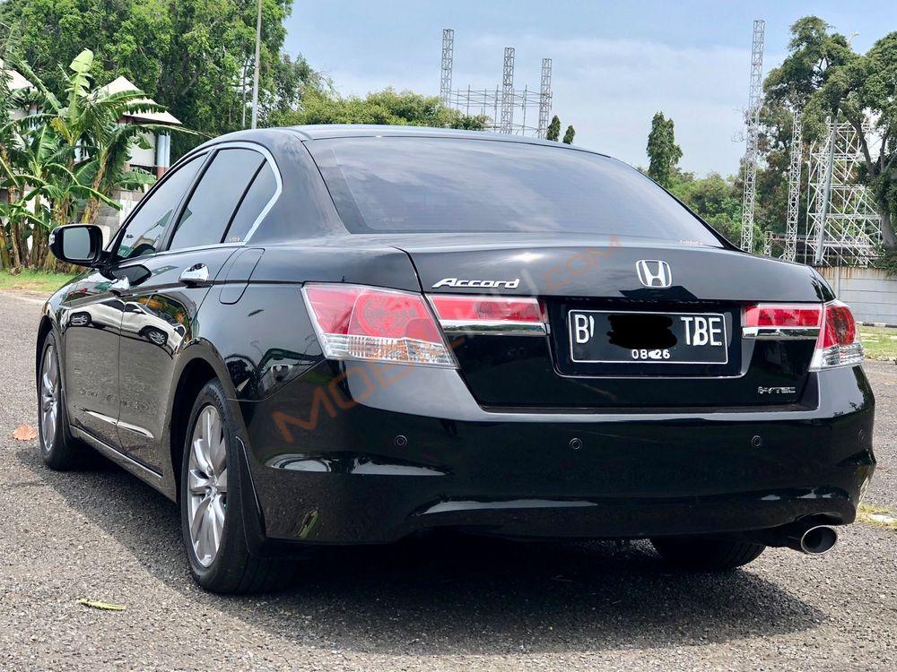 Mobil Honda Accord 2011