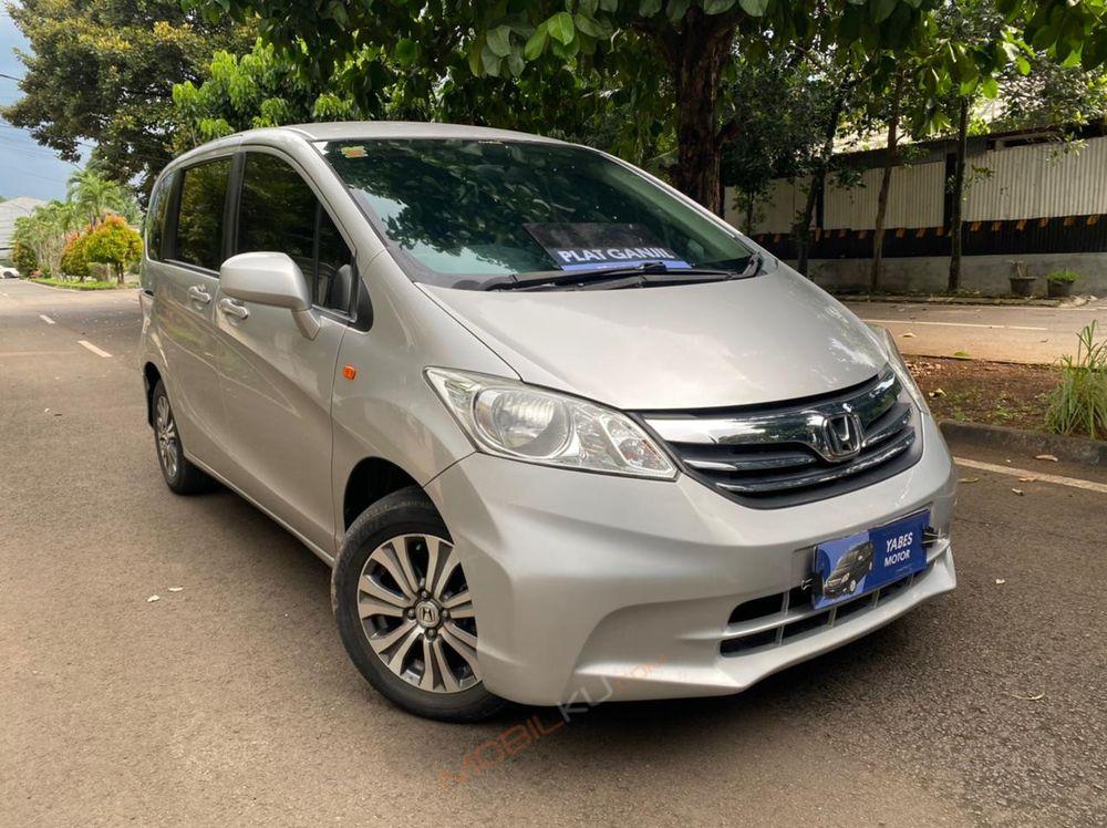 Mobil Honda Freed 2012