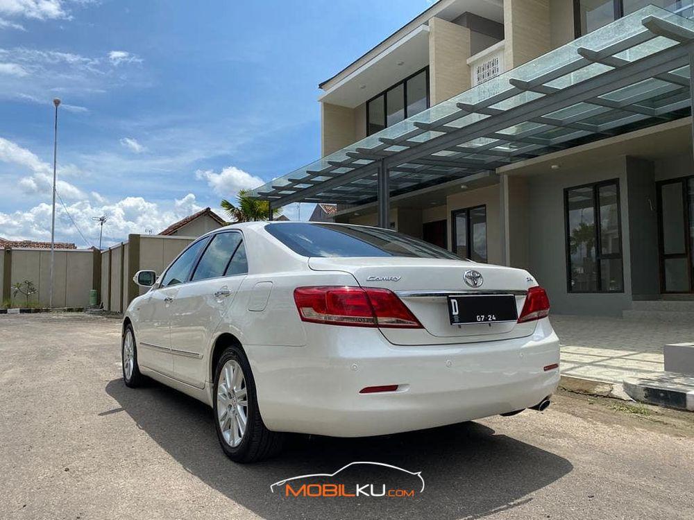 Mobil Toyota Camry 2011