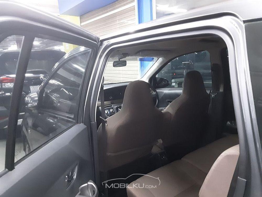 Mobil Toyota Calya 2017
