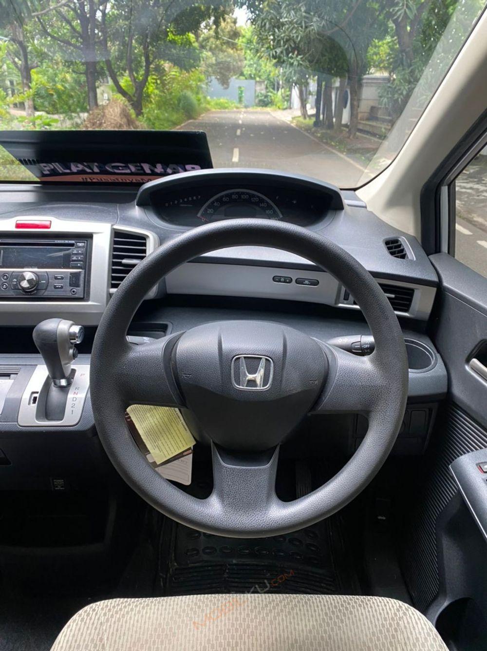Mobil Honda Freed 2012