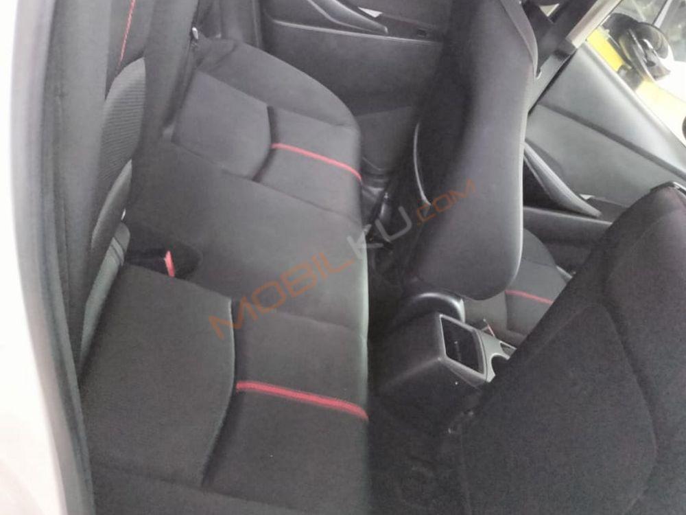 Mobil Mazda 2 Hatchback 2014