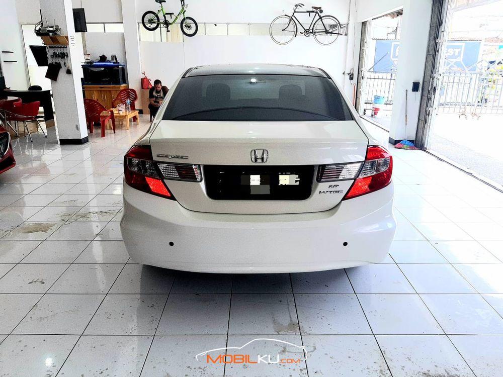 Mobil Honda Civic Sedan 2012