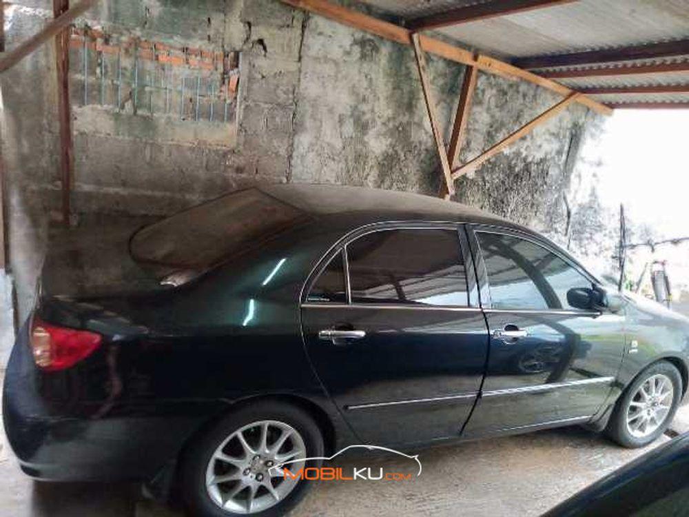 Mobil Toyota Corolla 2004