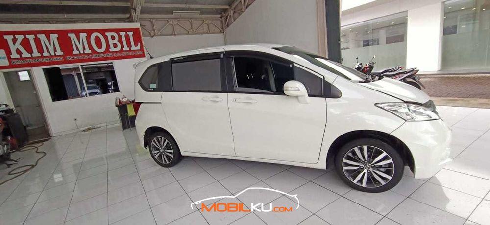 Mobil Honda Freed 2013