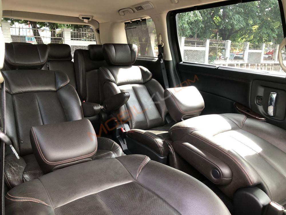 Mobil Nissan Elgrand 2013