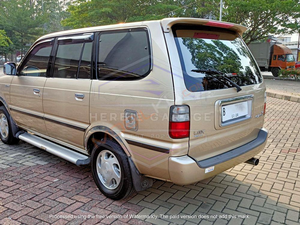 Mobil Toyota Kijang 2001