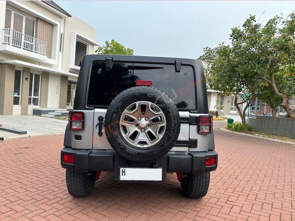 Mobil Jeep Wrangler 2014