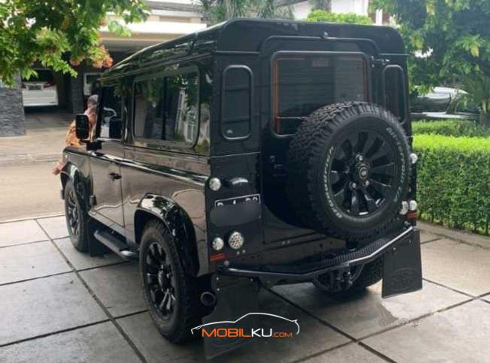 Mobil Land Rover Defender 2015