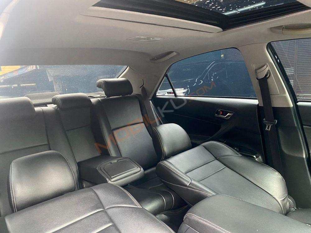 Mobil Toyota Mark X 2012