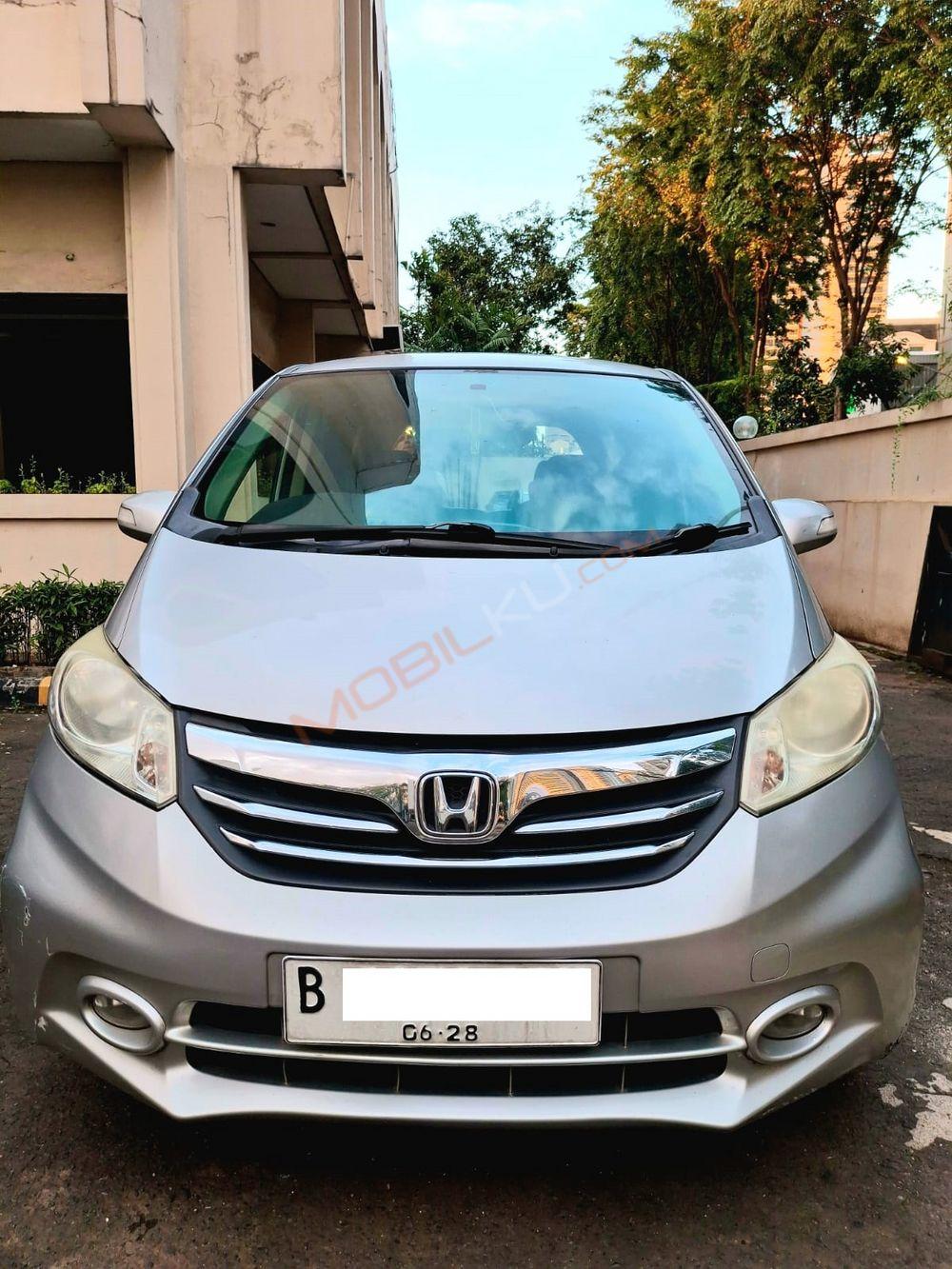 Mobil Honda Freed 2013