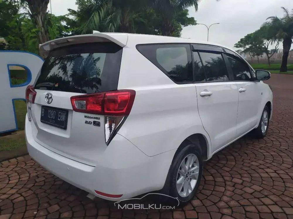 Mobil Toyota Kijang Innova 2016