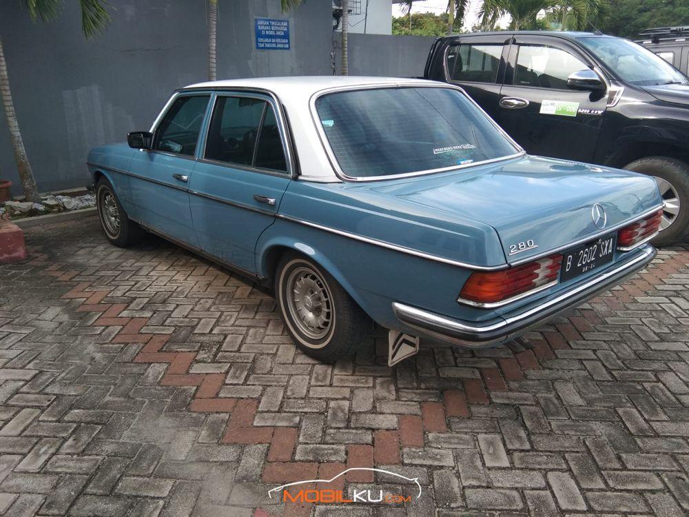 Mobil Mercedes-Benz E-Class 1982