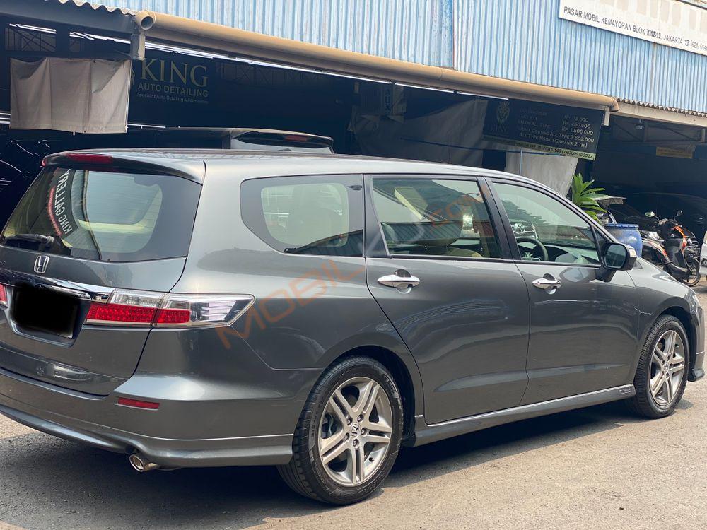 Mobil Honda Odyssey 2012