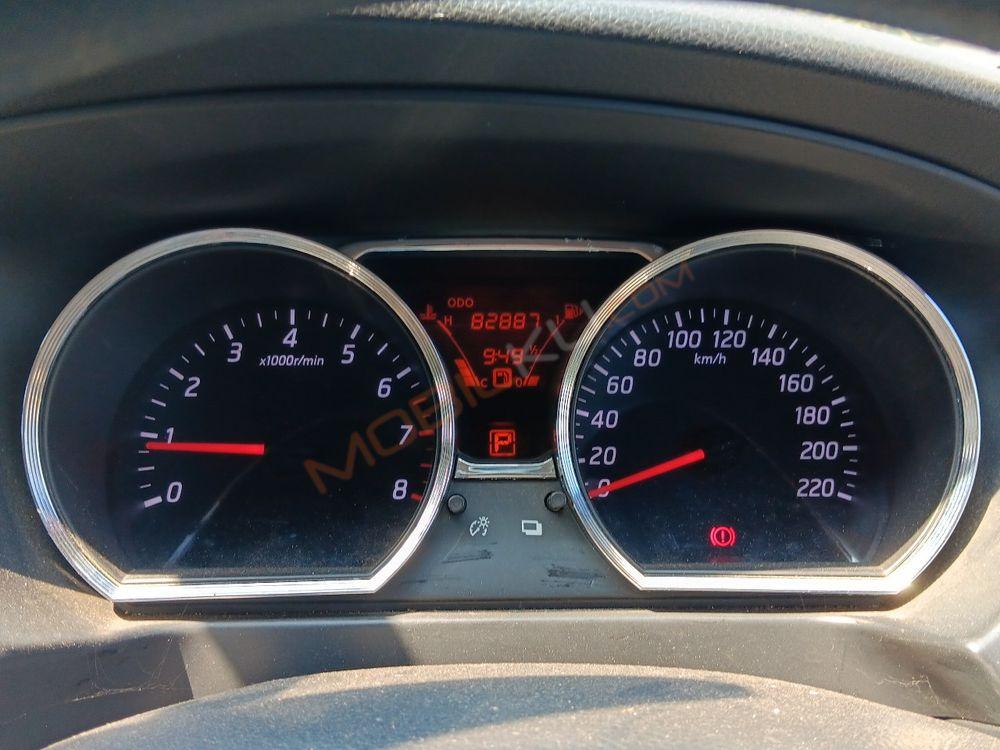 Mobil Nissan Livina 2013