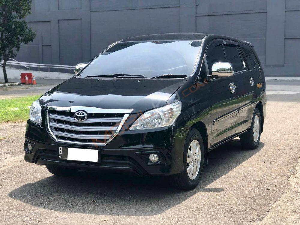 Mobil Toyota Kijang Innova 2013