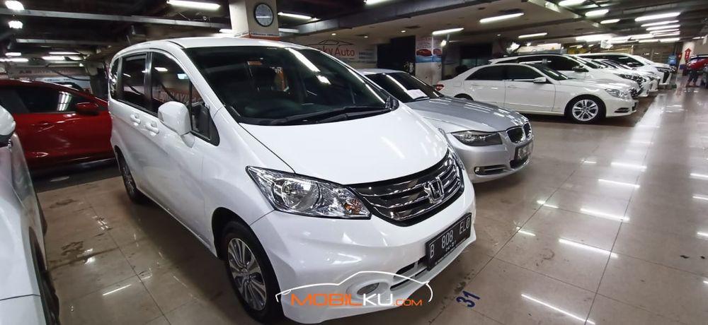 Mobil Honda Freed 2016