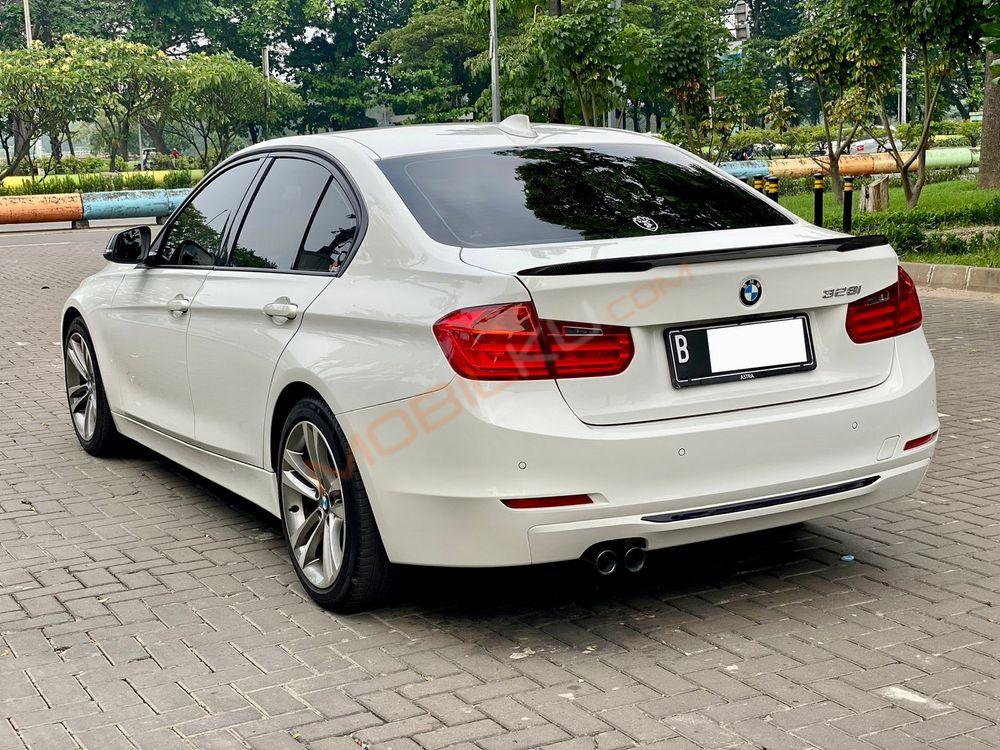 Mobil BMW 3 Series 2014